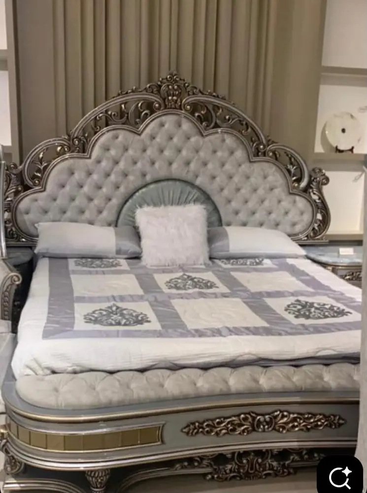 Maharaja Silver Scallop Tufted Bed