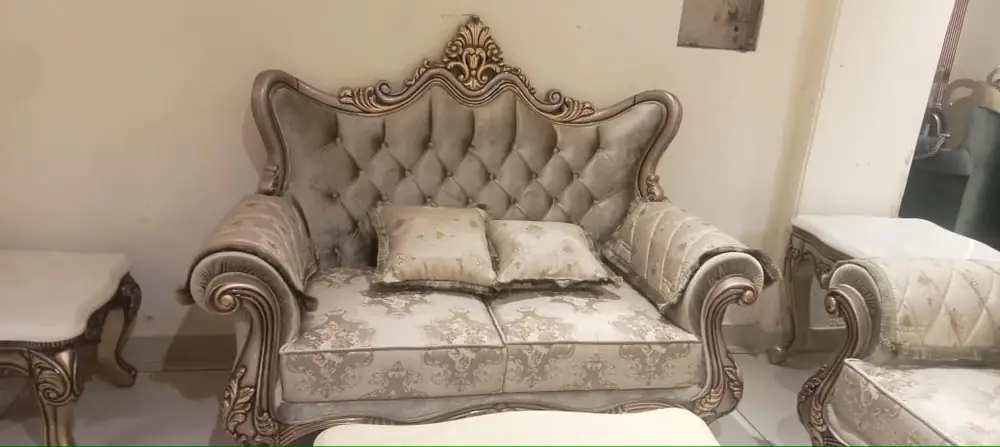 Maharaja Champagne Carved Loveseat