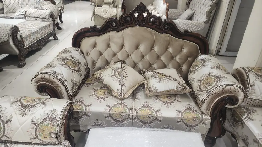 Maharaja Tufted Crown Sofa